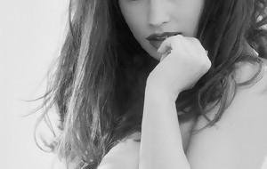 Aria Giovanni en cuero negro
